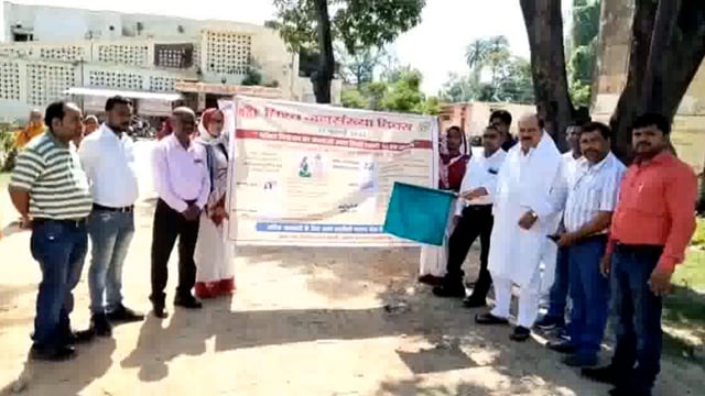 

संचारी रोग जागरूकता रैली को शिक्षक विधायक ध्रुव कुमार त्रिपाठी ने हरी झंडी दिखा कर किया रवाना