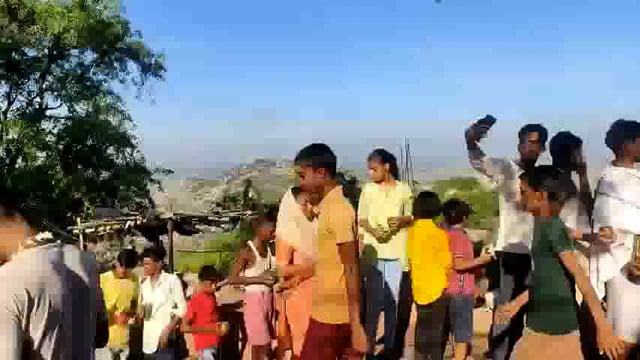 वाणावर स्थित बाबा सिद्धनाथ मंदिर में श्रद्धालुओं की उमड़ी भीड़, 20 हजार श्रद्धालुओं ने किया जलाभिषेक