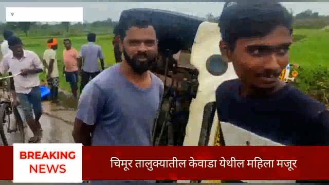 महिला मजुरांना घेऊन जाणारा पिकअप पलटी