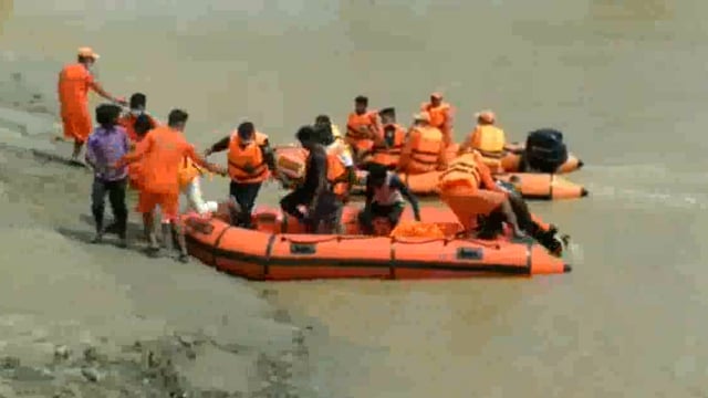 सिद्धार्थनगर जिले के बांसी मे बाढ़ से बचाव के लिए किया गया माकड्रिल 