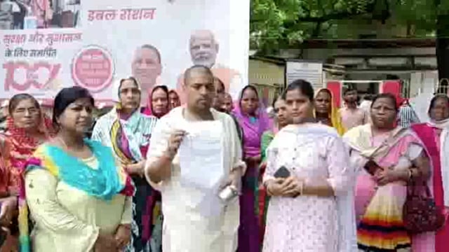 प्रसूता की मौत के मामले में पति ने डीएम को ज्ञापन सौंपकर डॉक्टरों की गिरफ्तारी की मांग