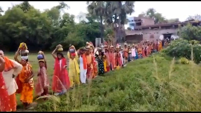 थरथरी प्रखंड के थरथरी पंचायत मैं अखंड  पहले कलश यात्रा निकाला गया 