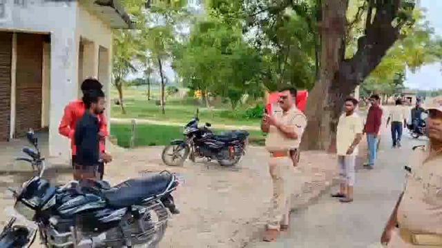 यातायात नियमों का उलंघन करने वाले 10 वाहनों से मिश्रौलिया पुलिस ने वसूला ₹11000 का समन शुल्क ।