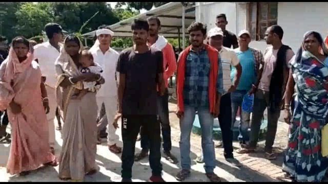 रसलपुर गाँव में पाँच दोनों से विधूत सप्लाई बंद ,पेयजल की समस्या से लोग परेशान