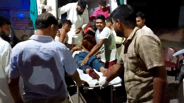 भेटौरा गांव के पास बाइक सवार ने इंजन लदी ठेलिया में मारी टक्कर 3 लोग घायल जिसमें महिला की इलाज के दौरान मौत