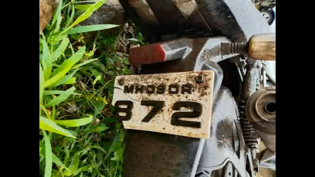 भिवघाट आटपाडी रस्त्यावर माळी वस्ती जवळ इनोवा गाडी व मोटरसायकल मध्ये टक्कर दोन जन जखमी