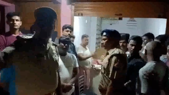 थाना जोगिया के उदयपुर चौराहे के पास 14 वर्षिय लड़की की फंदे से लटकती मिला शव