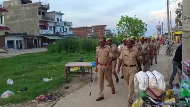 कपिलवस्तु पुलिस ने किया  क्षेत्र में पैदल गस्त