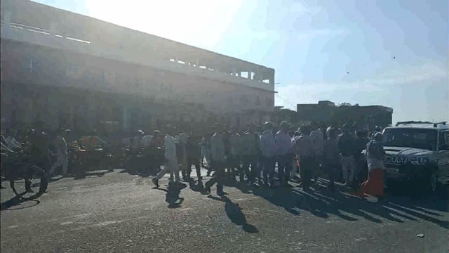 सीतामढ़ी के बरियारपुर फोर लाइन के समीप बाइक ने मारा डिवाइडर में टक्कर