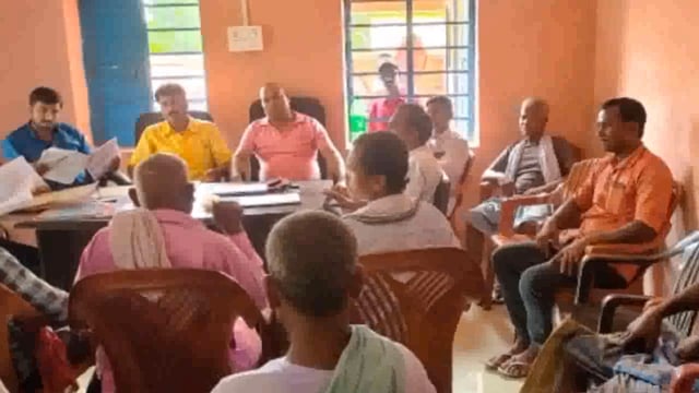 रहटा पंचायत के ग्राम कचहरी में सरपंच के अध्यक्षता में जनता दरबार का आयोजन किया गया