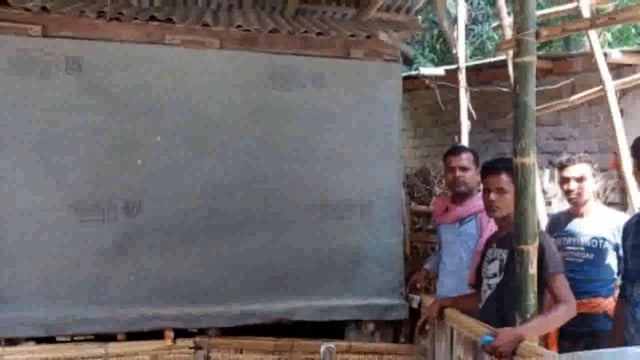 फलका के पकड़िया में अज्ञात चोर ने पान दुकान में पंद्रह हजार रुपये का सामान व नगदी रुपए का किया चोरी
