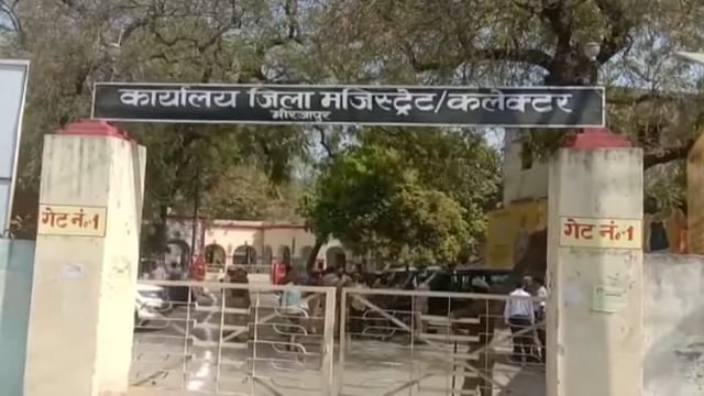 दबंग ने सरकारी रास्ते को किया कब्जा आने-जाने में हो रही परेशानी, डीएम को ज्ञापन सौंपकर कार्रवाई की मांग