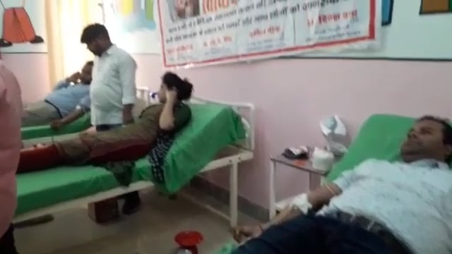 रक्तदान बनेगा महा अभियान के संकल्प को लेकर महसी परिसर में 53 रक्त वीरों ने किया रक्तदान