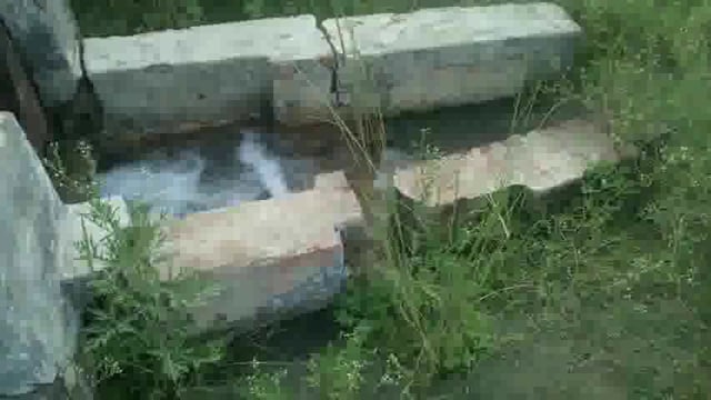 गोंडा जिले के विकासखंड पंडरी कृपाल के ग्राम पंचायत धनौली में एक नलकूप की नाली टूट गई जिससे किसान परेशान हैं