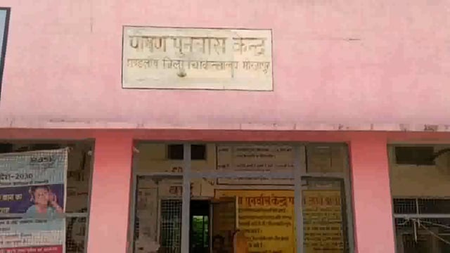 मंडलीय अस्पताल के पीछे गंदगी का अंबार पोषण पुनर्वास केंद्र के आसपास गंदगी