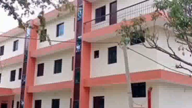 झंझारपुर के अंधराठाढ़ी सामुदायिक स्वास्थ्य केंद्र को इंतजार है चालू होने का