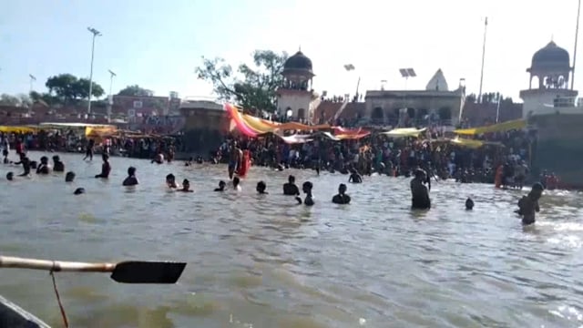 गुरु पूर्णिमा पर लाखों श्रद्धालुओं ने गंगा में लगाई आस्था की डुबकी गुरु पूर्णिमा के शुभ अवसर पर लाखों श्रध्दालुओ ने डलमऊ