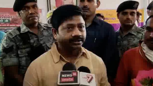 कैबिनेट मंत्री नंद गोपाल गुप्त नंदी अपना पुनर्प्राप्त जन्मोत्सव मना रहे हैं।