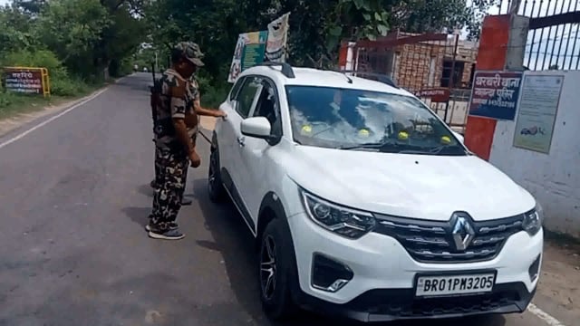 थरथरी थाना परिसर के समीम पुलिस ने अवैध सामानों की जांच को लेकर लगाया गया वाहन चेकिंग अभियान

