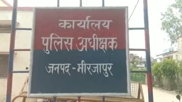 पति के हत्यारों की गिरफ्तारी के लिए एसपी को महिला ने सौंपा ज्ञापन