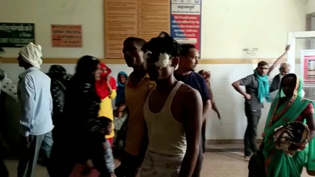 बांदा के पंगरा के पास अनियंत्रित ऑटो पलटा 12 लोगों के घायल होने की सूचना 4 को भर्ती किया जिला अस्पताल में