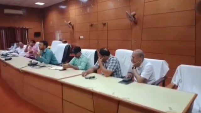 गोंडा आजादी के अमृत महोत्सव के अंतर्गत हर घर तिरंगा कार्यक्रम को लेकर मुख्य विकास अधिकारी की अध्यक्षता में बैठक हुई 