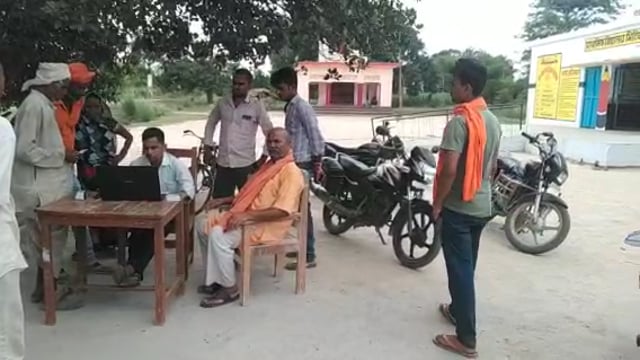 वजीरगंज के अंतर्गत ग्राम पंचायत नियामतपुर में कैंप लगाकर बनाया गया गरीब ग्रामीणों का गोल्डन कार्ड