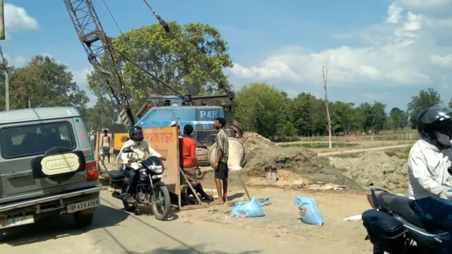 गोंडा उतरौला रोड के सोनी गुमटी पर हो रहा है ओवरब्रिज का निर्माण