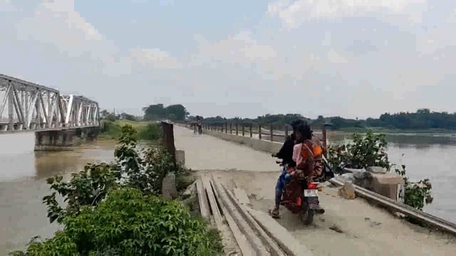 आगामी 18 जुलाई को इसी खतरनाक रेलवे एवं खतरनाक पुल से यात्रा करेंगे डाक एवं कांवरिया