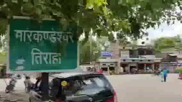 कोंच:उठ रही है मारकंडेयश्वर तिराहे पर यात्री प्रतीक्षालय बनाए जाने की मांग