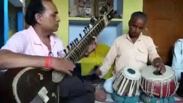 गुरसरांय ब ग्रामीण क्षेत्रों में भी गुरु पूर्णिमा पर गुरु पूजन एवं संगीत के कार्यक्रम देर रात तक चलते रहे