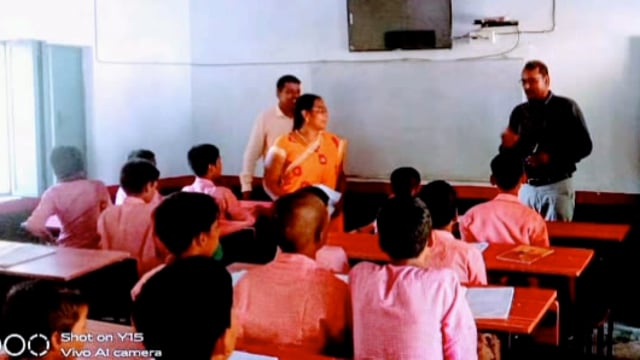 चुनार मिर्ज़ापुर: उप जिलाधिकारी ने किया विद्यालय का औचक निरीक्षण