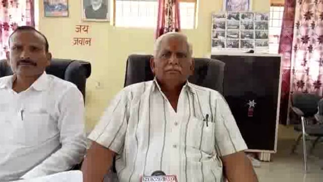 मोठ में अधिवक्ताओं ने किया नायब तहसीलदार रोशनी सोलंकी के कोर्ट का बहिष्कार, मोंठ से हटाए जाने की मांग