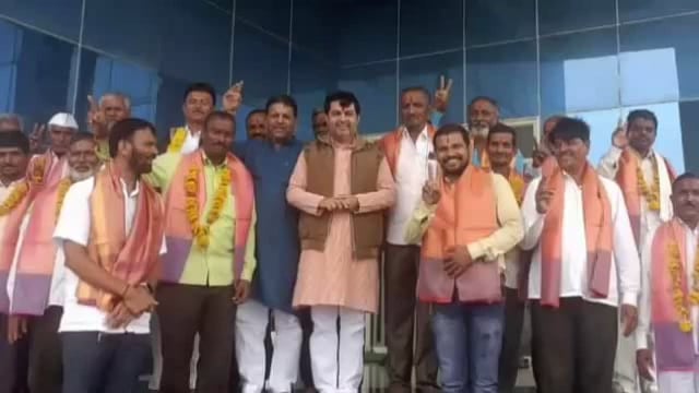 रावणगाव सोसायटीच्या निवडणुकीत विजयी झालेल्या उमेदवारांचा जिल्हा परिषदेचे माजी अध्यक्ष राहुल केंद्रे यांच्या हस्ते सत्कार