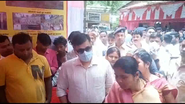 डीएम व डीडीसी ने जन सुशासन शिविर में लगे स्टाल का लिया जायजा