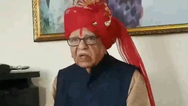 ज्या भागातील माणसं मोठी होतात त्या भागातील मातीचा गुणधर्म असतो असे प्रतिपादन राम नाईक यांनी केला आहे


