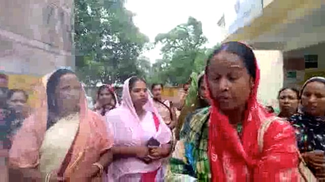 आशा बहुओं ने अपनी समस्या को लेकर किया तिलौली मे प्रदर्शन 