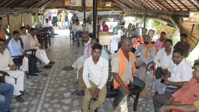 सांसद कैसरगंज बृजभूषण शरण सिंह ने जनता दर्शन के दौरान आए लोगों की सुनी समस्याएं