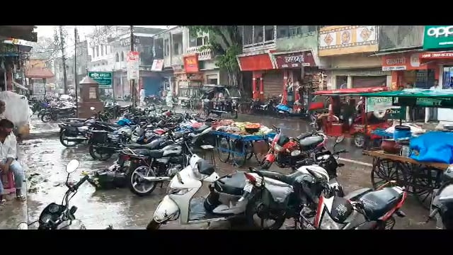 तेज धूप और गर्मी से तेज हवा और बरसात ने दी राहत लगो ने कहा अब लगा अच्छा 