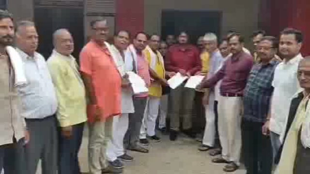 कोंच,प्रधानमंत्री को सम्बोधित ज्ञापन नायब तहसीलदार को सौंपा