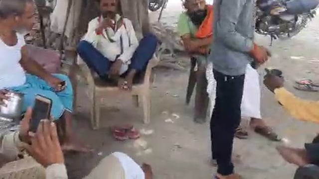 नवाबगंज क्षेत्र के कई गांव में विश्व हिंदू परिषद कार्यकर्ताओं ने लोगों से किया जनसंपर्क