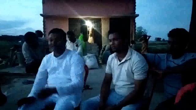 इटवा बांसी मार्ग के पुरैना में मार्ग दुर्घटना में मृतक बालक के परिजन से मिले कांग्रेस जिला चेयरमैन नादिर सलाम ।