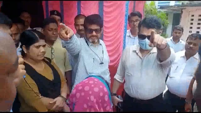 प्रबंधन समिति के खाते को हस्तांतरण कराने को लेकर फलका वार्ड सदस्य संघ ने जिला पदाधिकारी को सौंपा आवेदन

