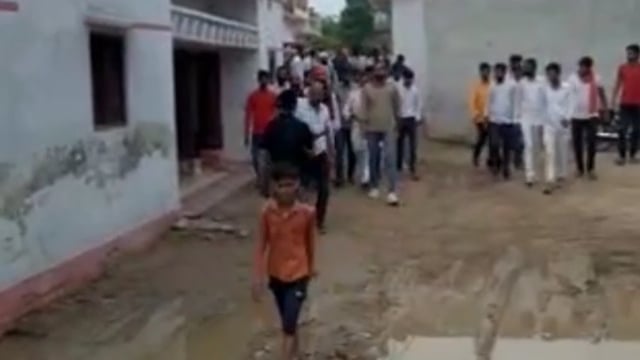 वजीरगंज के अंतर्गत ग्राम पंचायत सोहना में अवध केसरी सेना के प्रमुख ठाकुर नीरज सिंह किए जनसंपर्क जाना लोगों का हाल मांगा 