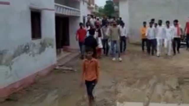 वजीरगंज के अंतर्गत ग्राम पंचायत सोहना में अवध केसरी सेना के प्रमुख ठाकुर नीरज सिंह किए जनसंपर्क जाना लोगों का हाल मांगा 