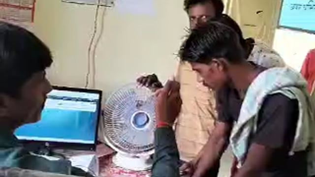 वजीरगंज विद्युत उप उपकेंद्र पर पूरेडाढू के ग्रामीणों ने पहुंचकर किया बकाया बिजली बिल का भुगतान