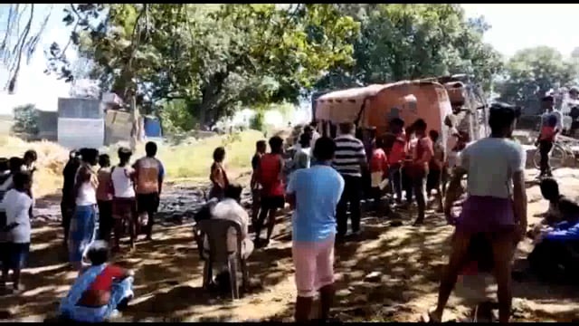 नालंदा: पचासा गांव के समीप रिफाइन से भरी टैंकर सड़क किनारे पलटी, ड्राइवर व खलासी बाल-बाल बचा,