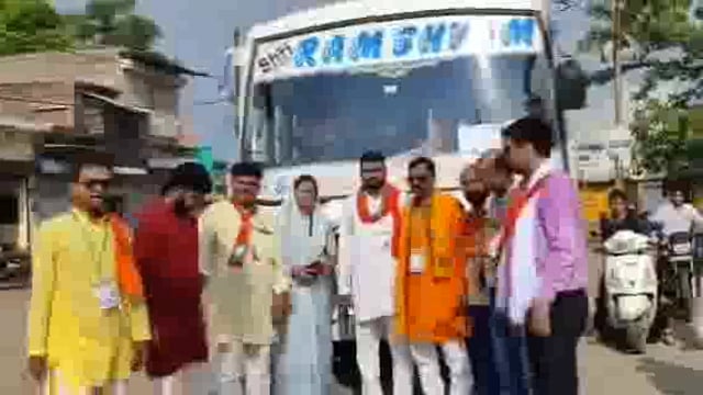 कोंच,विधायक के नेतृत्व में बसों से रवाना हुए भाजपा कार्यकर्ता बुंदेलखंड एक्सप्रेस वे के लोकार्पण के बनेंगे साक्षी