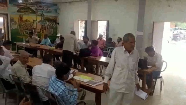 माट में लगे संपूर्ण समाधान दिवस में 45 शिकायतें फरियादियों द्वारा दर्ज कराई गई जिसमें से 4 का मौके पर निस्तारण किया गया