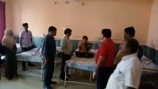 चुनार मिर्ज़ापुर: मुख्य चिकित्सा अधिकारी ने सामुदायिक स्वास्थ्य केंद्र का किया औचक निरीक्षण